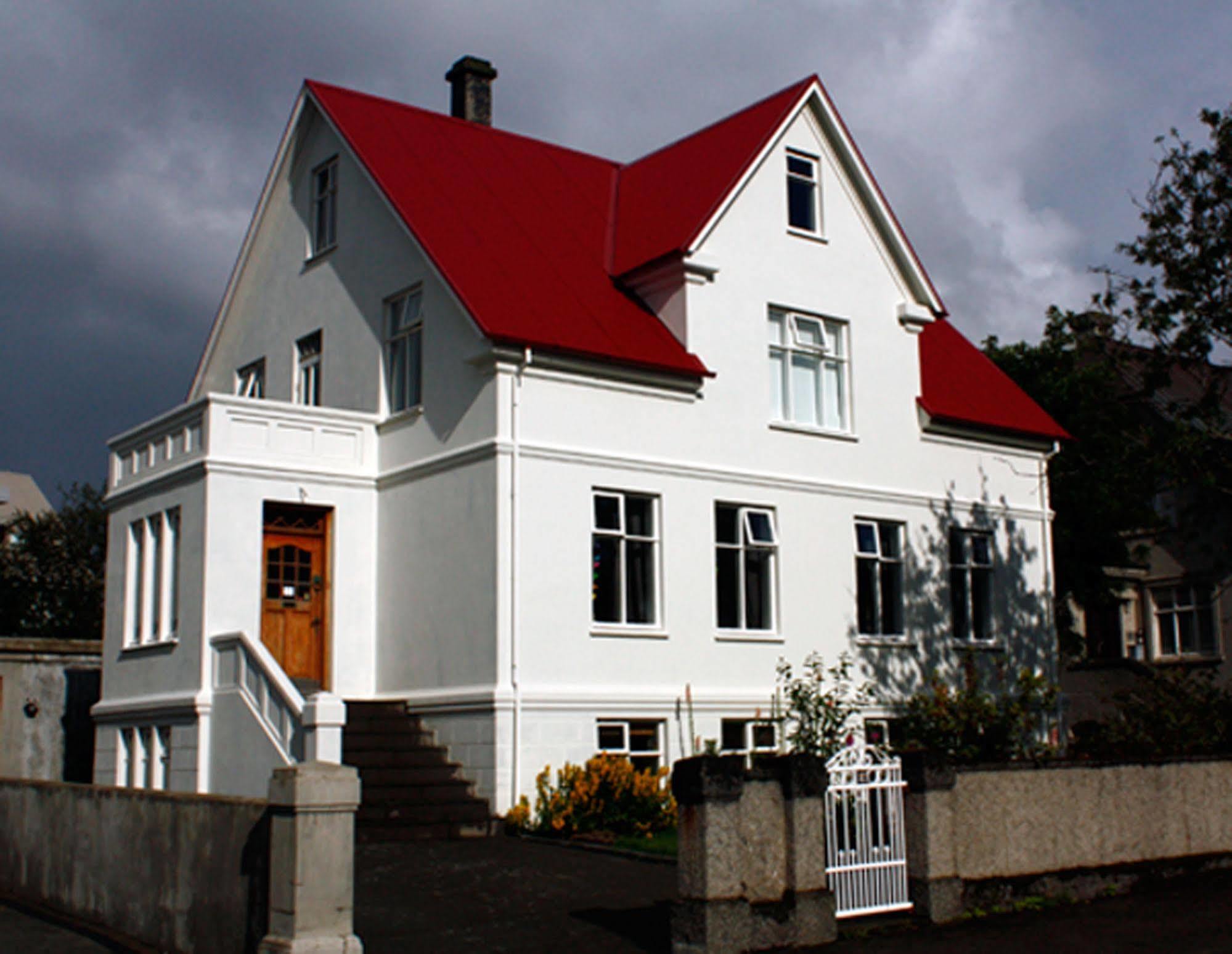 32 Tungata Apartments *