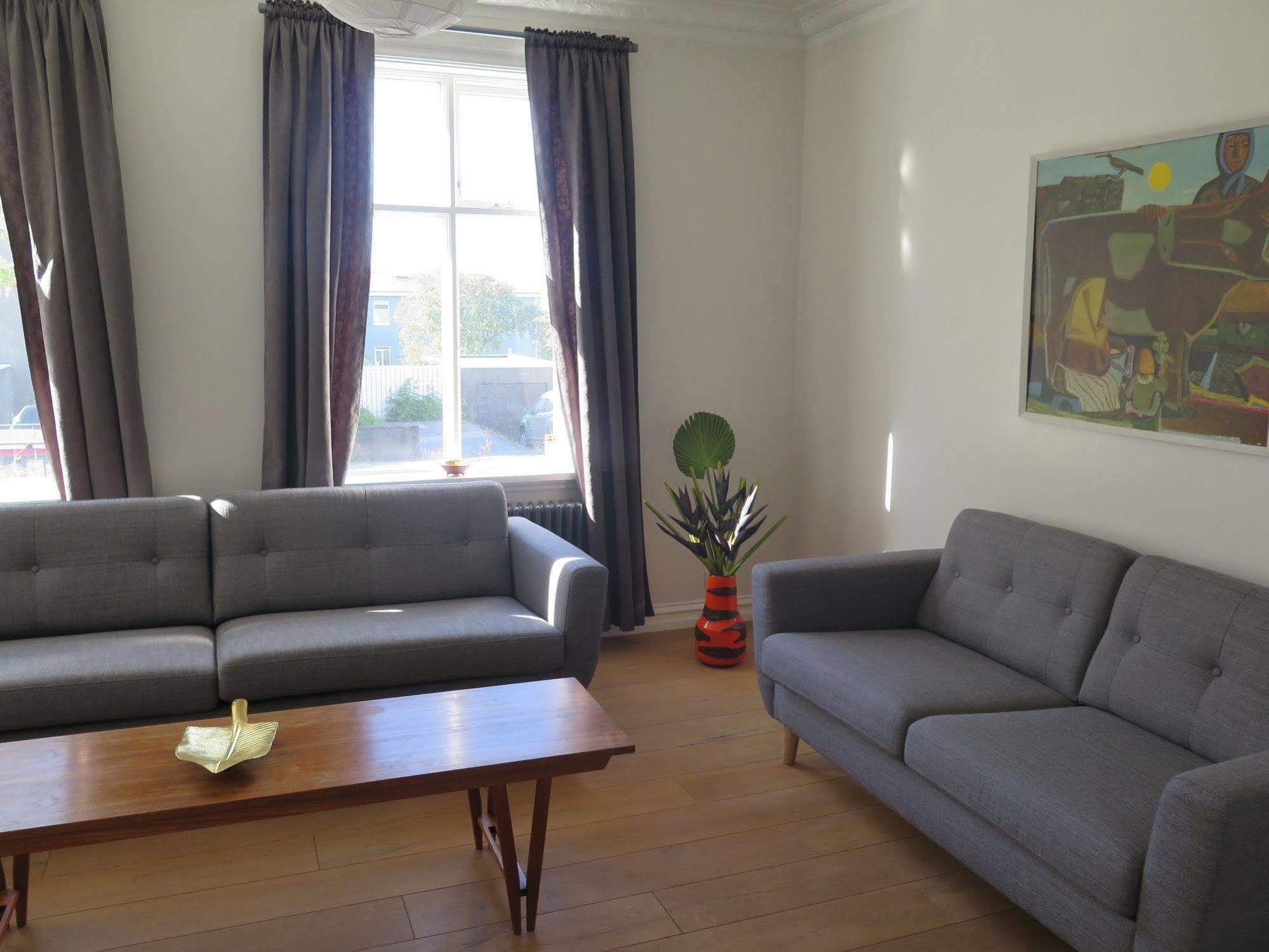 32 Tungata Apartments *